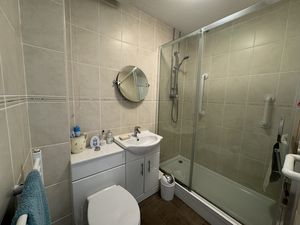 shower room- click for photo gallery
